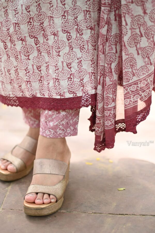 Crocia lace work on kurta and dupatta - Image 8