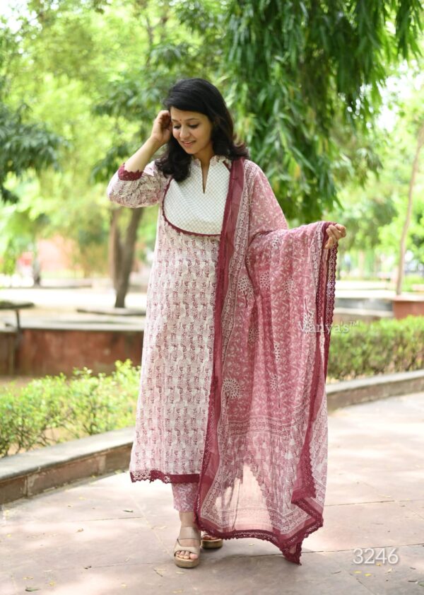 Crocia lace work on kurta and dupatta - Image 9