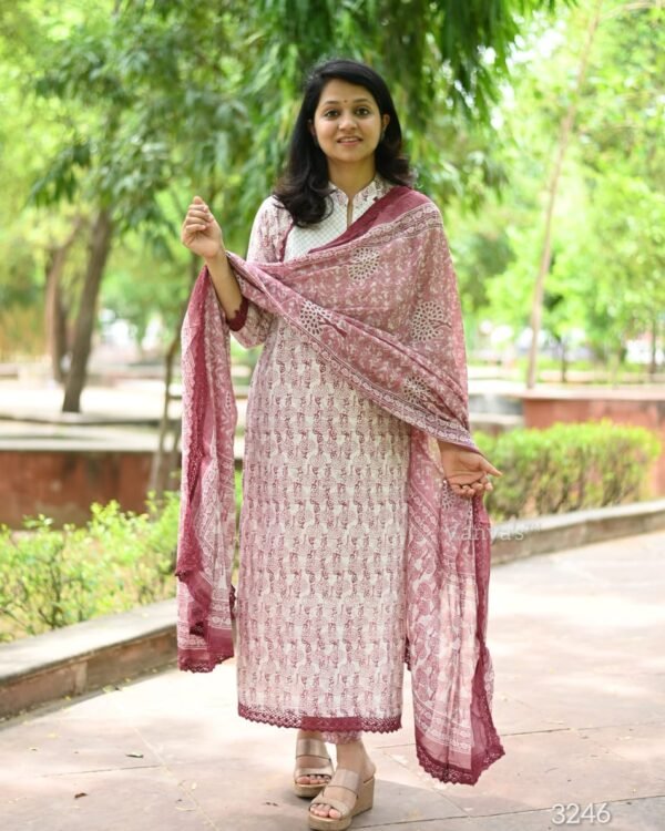 Crocia lace work on kurta and dupatta