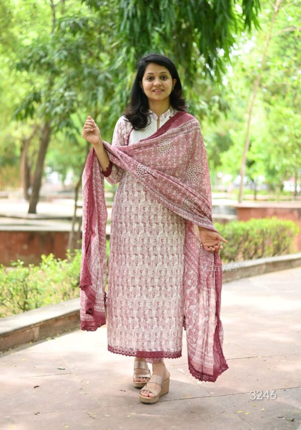 Crocia lace work on kurta and dupatta