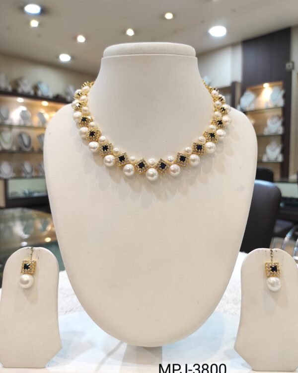 New Pearl necklace