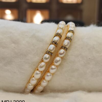Beautiful Pearl Bangle