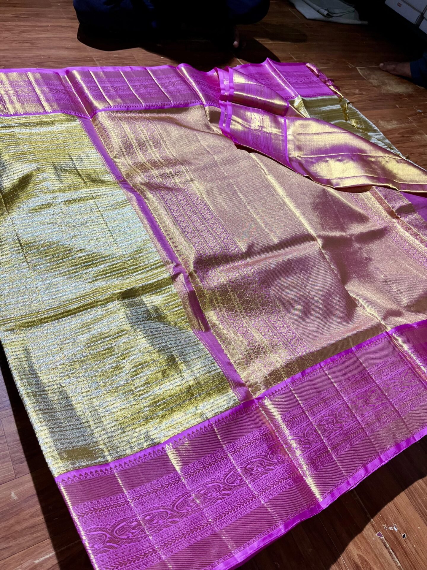 Pure kanchipattu resham kuttu floral tiger reserver brocade