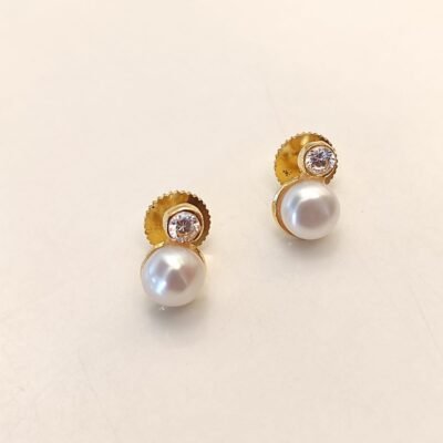 Original Pearl Earring