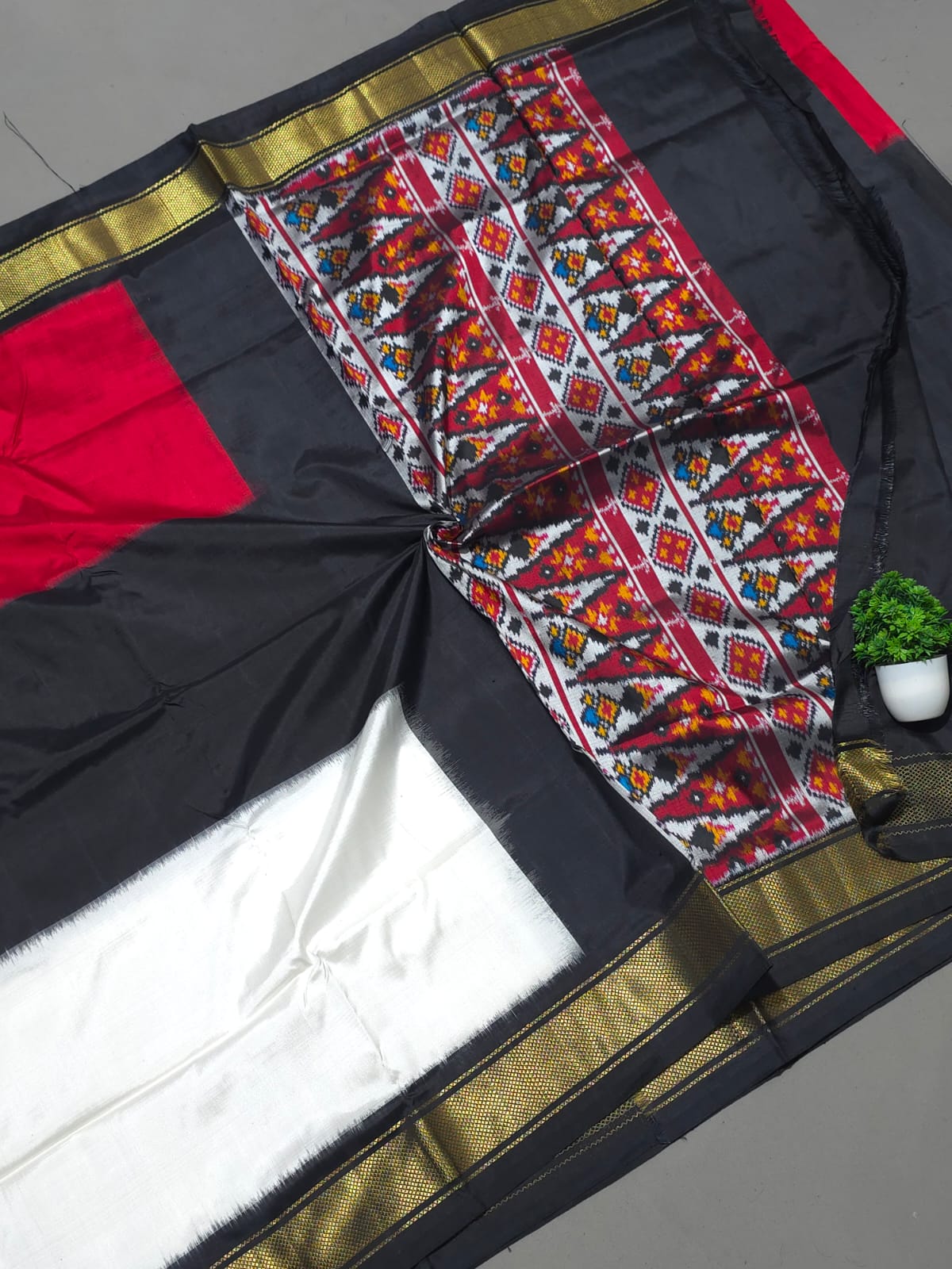 Simple Ikkat silk sarees 7 Simple Ikkat silk sarees - Image 7