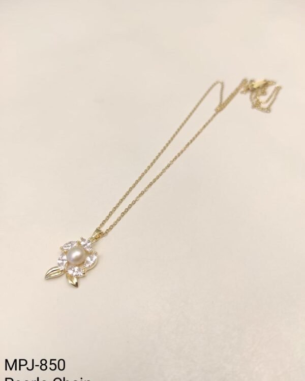 Beautiful Pearls Chain