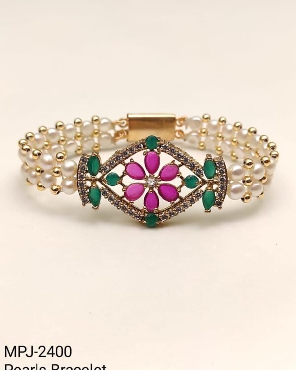 Simple Pearls Bracelet