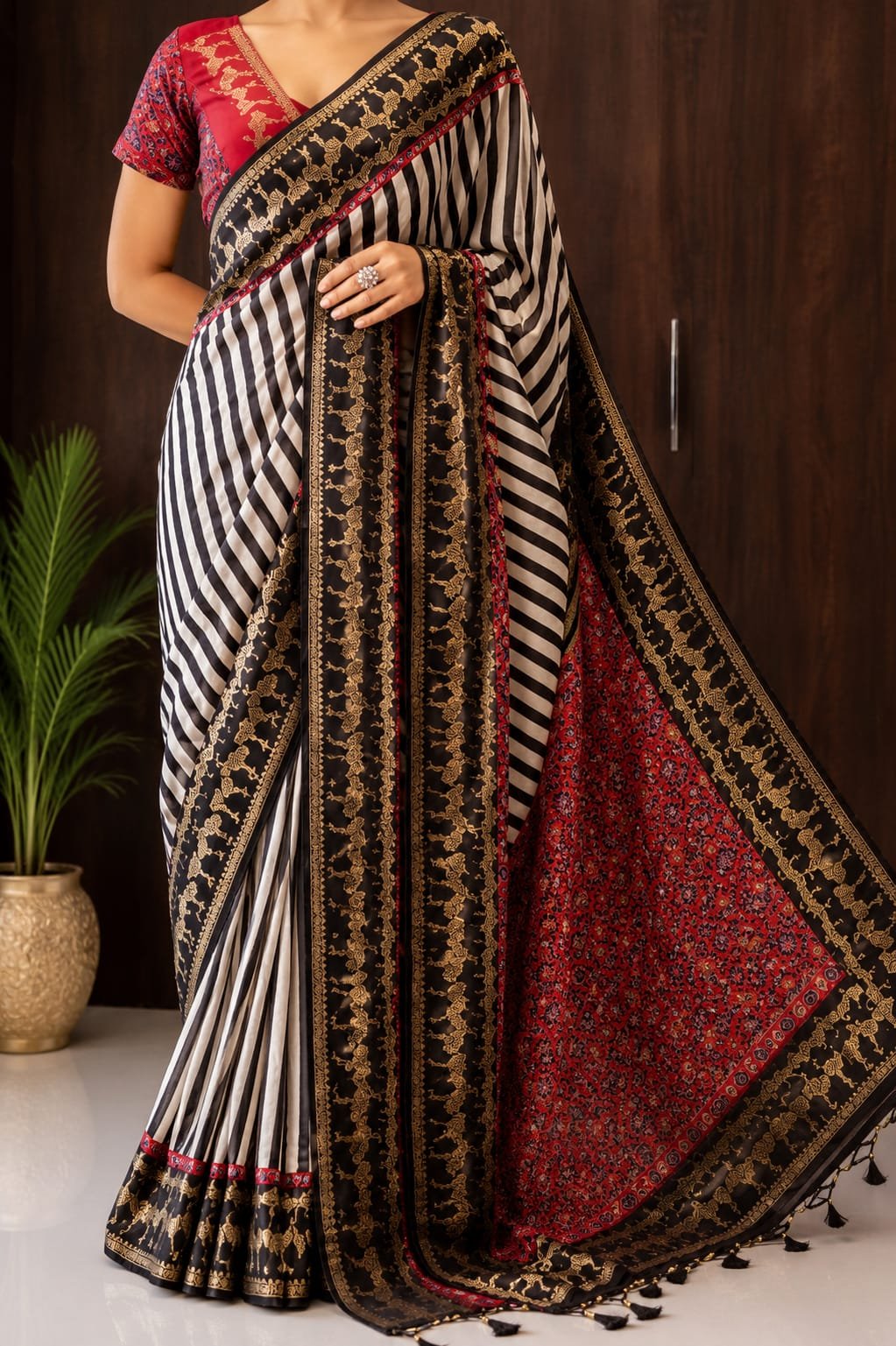 Black-and-White striped Pure Munga Silk Saree 1 Black-and-White striped Pure Munga Silk Saree
