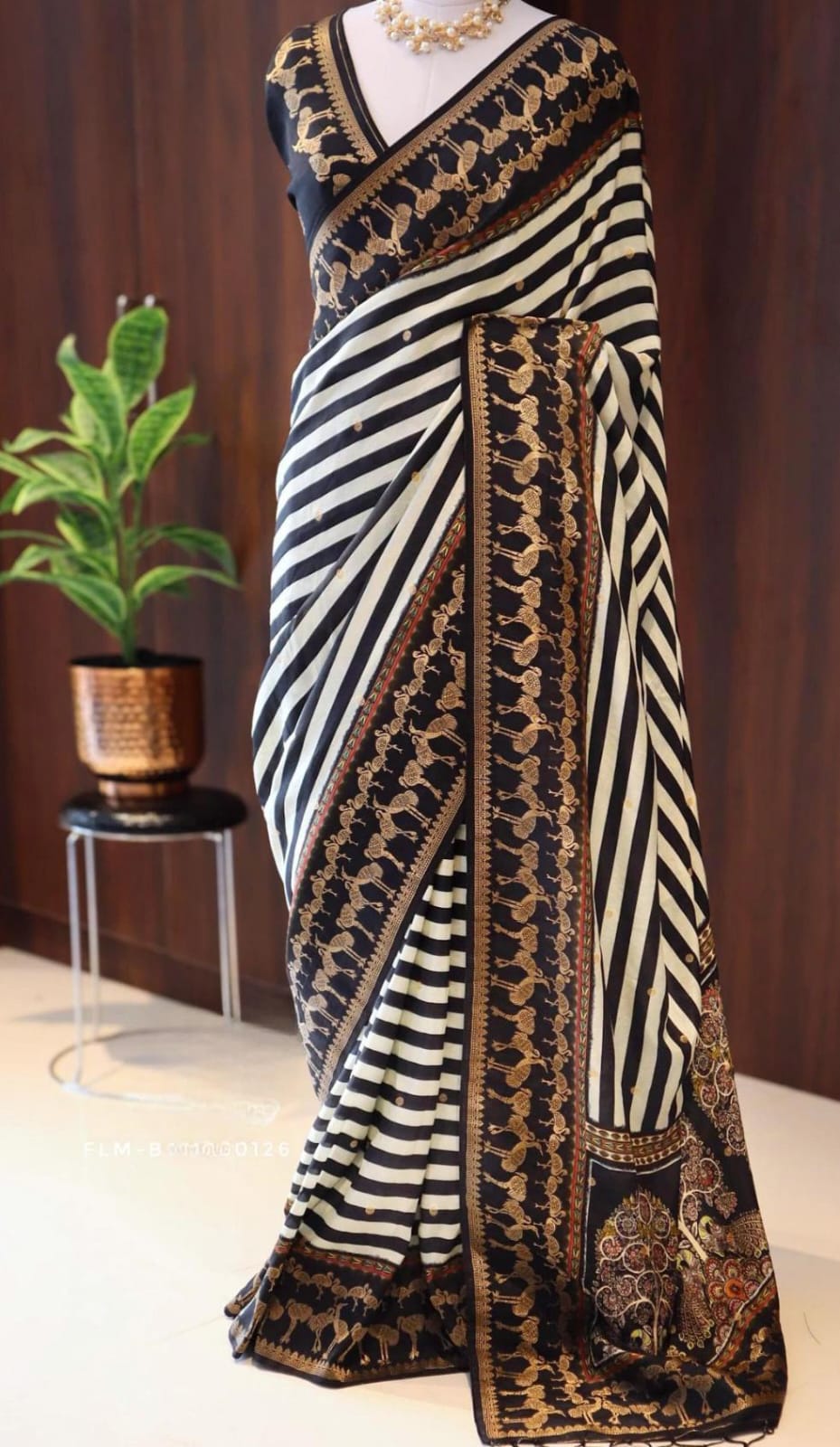 Black-and-White striped Pure Munga Silk Saree 9 Black-and-White striped Pure Munga Silk Saree - Image 9