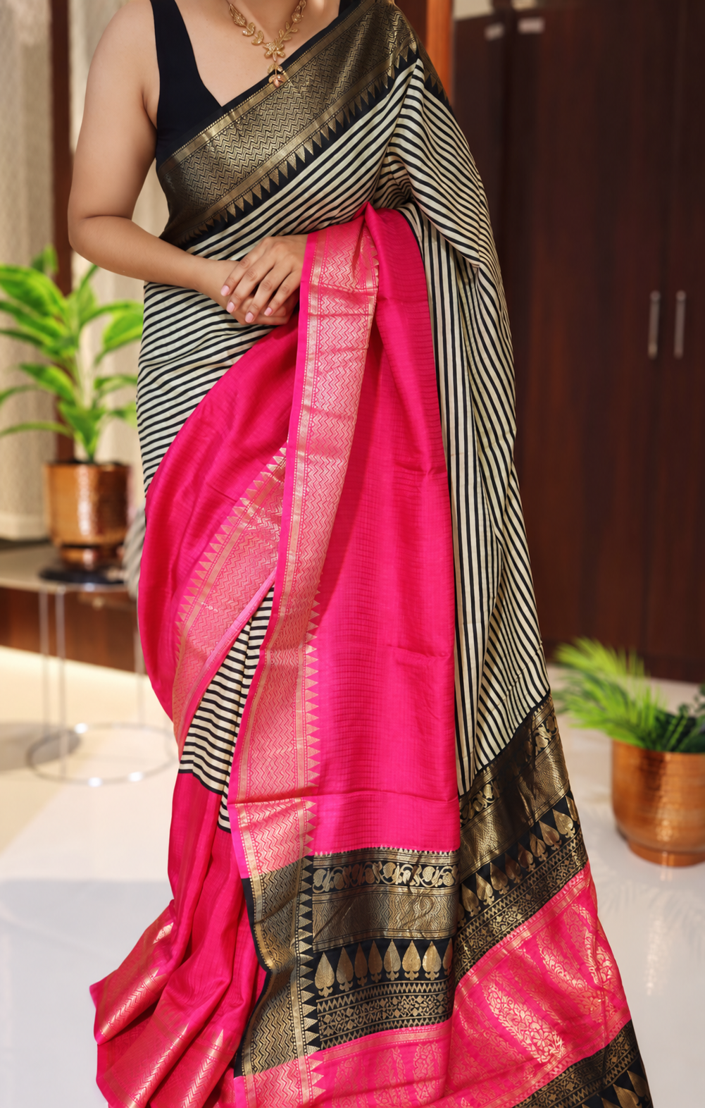 Black and White Crepe Silk Saree with Dual Pallu 1 Black and White Crepe Silk Saree with Dual Pallu