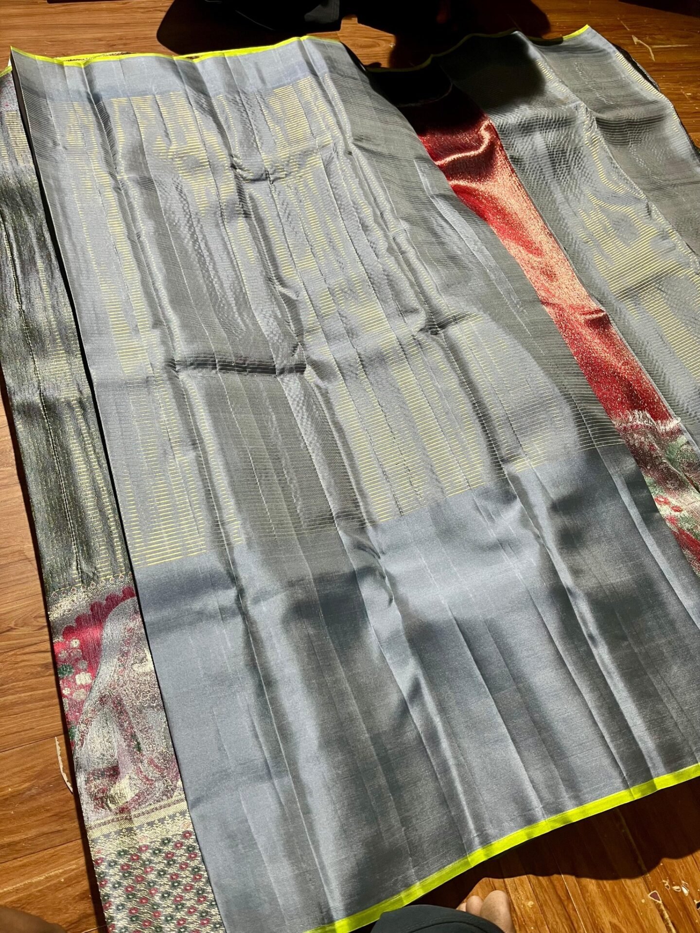 Premium Antique Pure Kanchipuram Resham Warp Brocade Saree – Silver Grey 3 Pure Kanchipuram Resham warp silver grey fabric detail with metallic lines and lime green edging