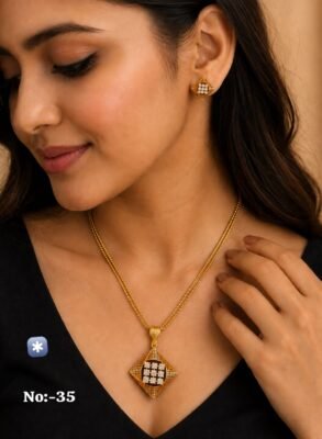 Square Cluster Antique Pendant Necklace Set in gold tone