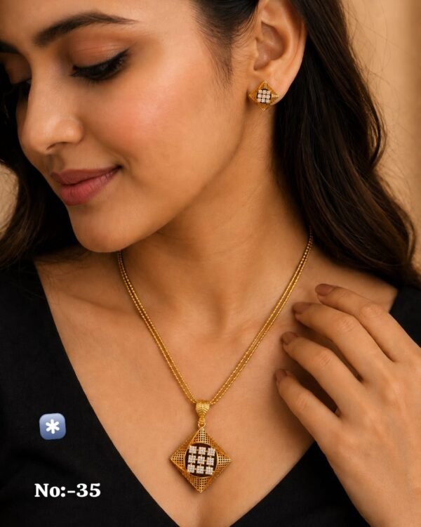 Square Cluster Antique Pendant Necklace Set in gold tone