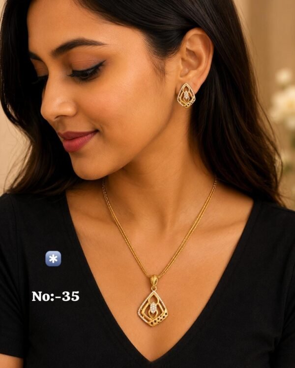 Oval Teardrop Antique Pendant Necklace Set in gold tone