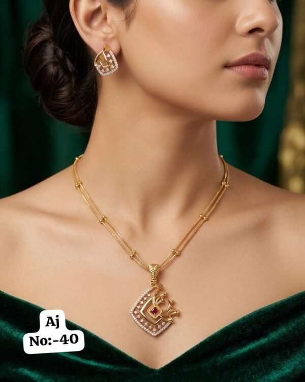 Diamond Shape Antique Pendant Necklace Set in gold tone