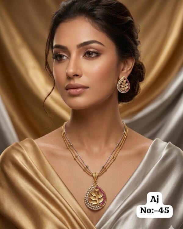 Paisley Motif Antique Pendant Necklace Set in gold tone