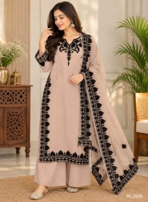 Beige and black Mul Chanderi embroidered kurti set with organza dupatta – view 5