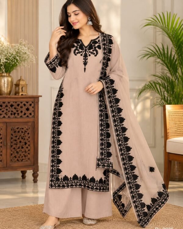 Beige and black Mul Chanderi embroidered kurti set with organza dupatta – view 5