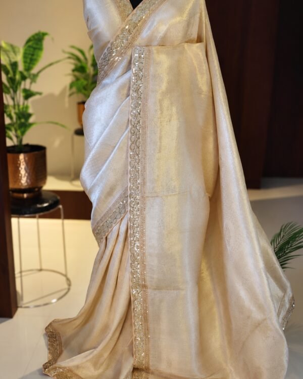 Cream Banarasi Kanchi pattu silk saree with scalloped border full view