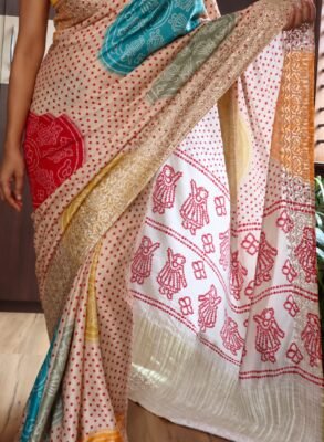 Ivory Pure Gajji Silk Heritage Print Gotapatti Saree 10 Ivory Pure Gajji Silk heritage print Gotapatti saree open pallu view