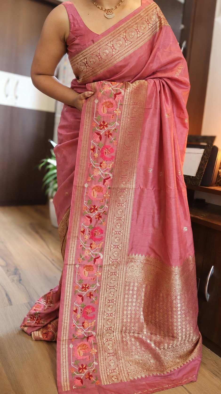 Pure Munga Silk Saree with Beautiful Patola Petit Point Embroidery 1 Dusty Pink Pure Munga Silk Saree with Patola petit point embroidery — drape and border view