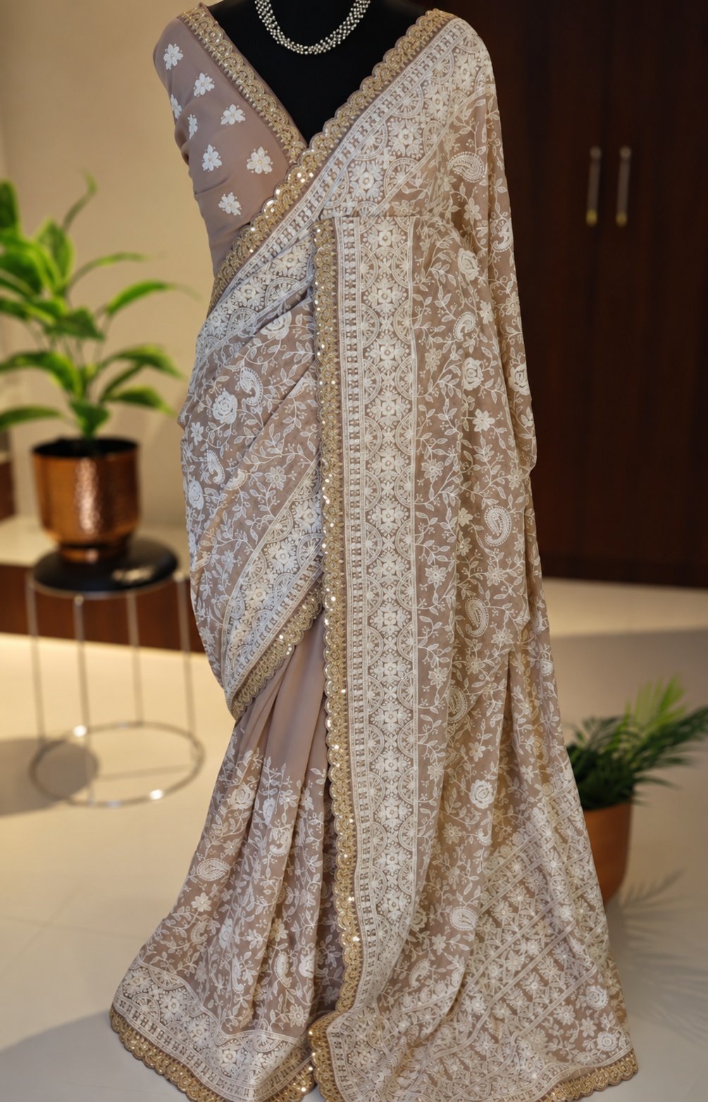 Taupe Khaddi Georgette Silk Chikankari Saree 5 Taupe Khaddi Georgette Silk Chikankari Saree pallu detail